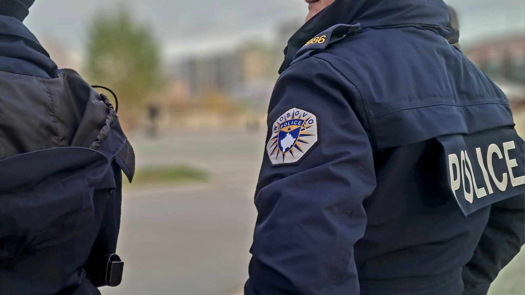 Thirrni policinë nëse shihni këtë grua, dyshohet se vodhi në një qendër tregtare në Ferizaj