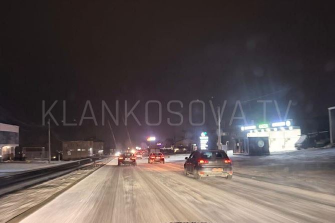 Bllokohet rruga Podujevë - Prishtinë, shkak ngricat (VIDEO)