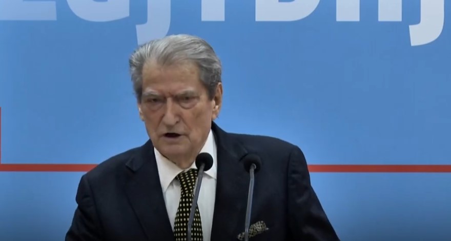 Habit “demokrati”: Berisha sulmon Ramën që mbrojti UÇK-në (VIDEO)