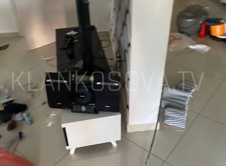 "Kërcënon me sëpatë", qytetarët e Shtimes në frikë nga veprimet e një personi problematik (VIDEO)