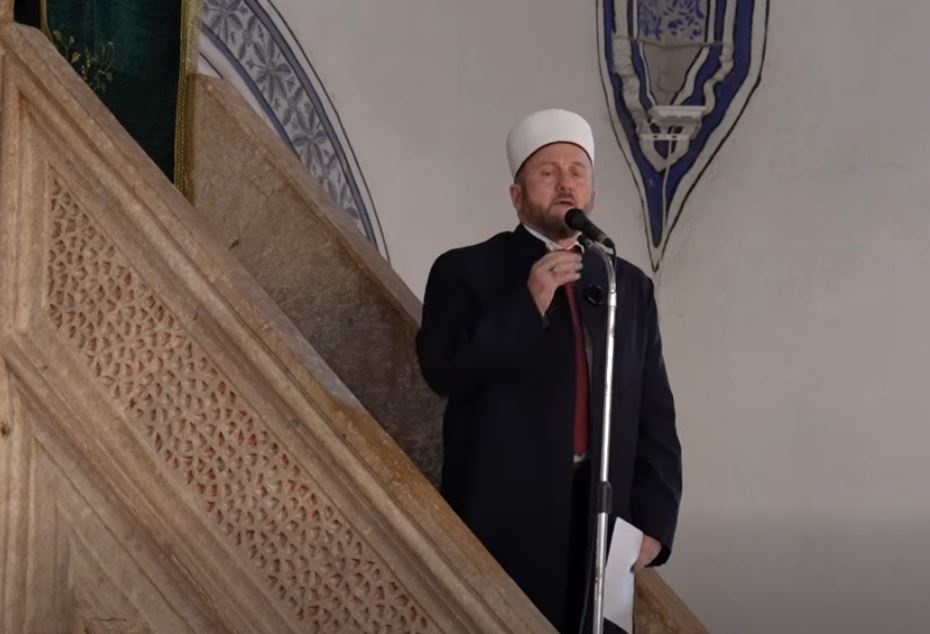 Në xhamitë e Kosovës bëhet thirrje për mbështetje të marshit të 17 shkurtit  VIDEO 