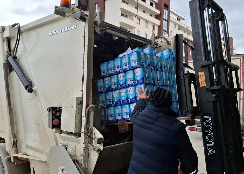 Asgjësohen afro 8 mijë produkte ushqimore për fëmijë nga “Aptamil” dhe “Nutricia Bebelac”