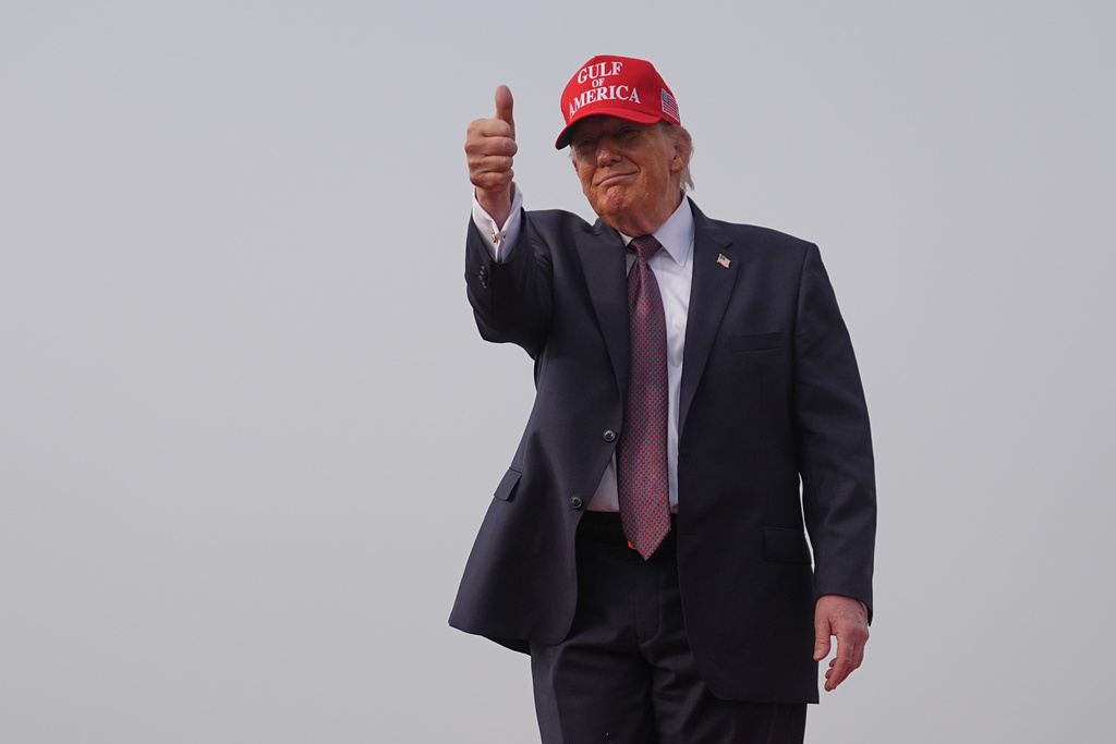 Trump: Besojmë se raportet për vdekjen e Khameneit janë të sakta