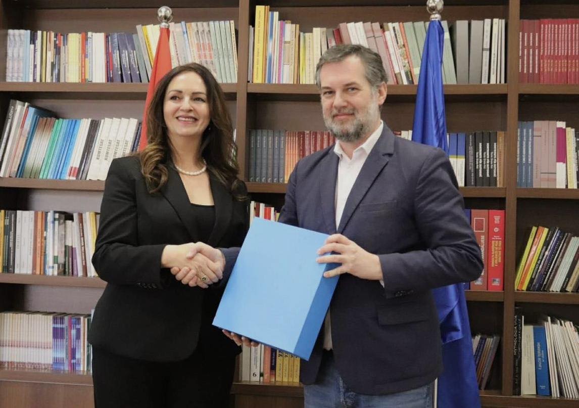 Hajrulla Çeku merr drejtimin e Ministrisë së Arsimit