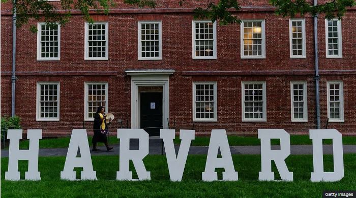 Trumpi kërkon 1 miliard dollarë dëmshpërblim nga Harvardi