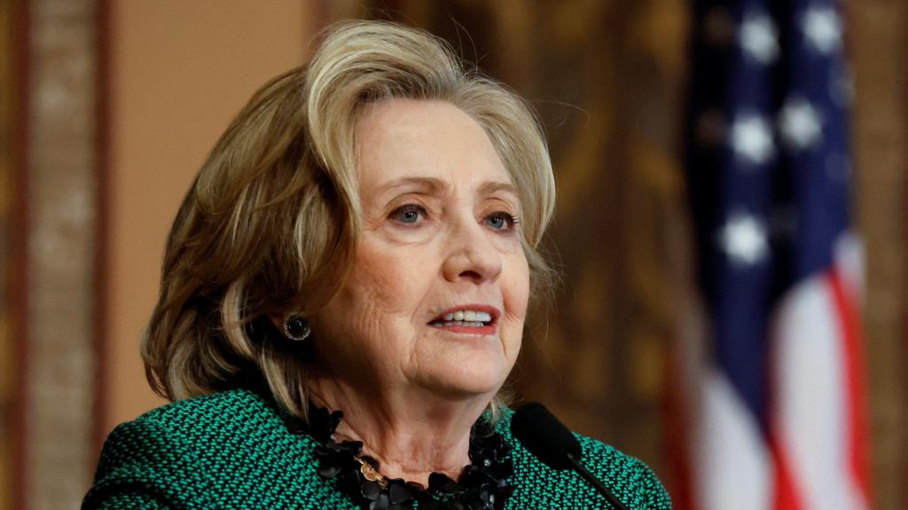 Hillary Clinton thotë se 'nuk kishte ide' për krimet e Epstein, kërkon që Trump të merret në pyetje