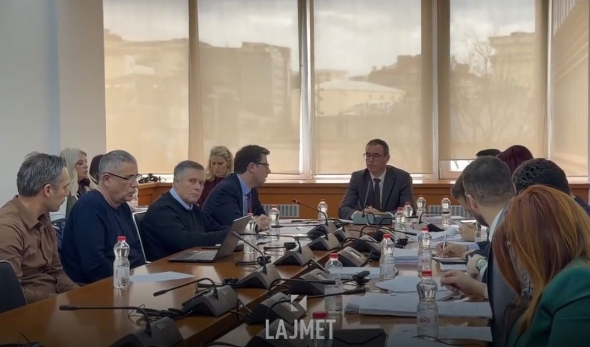 16 trupa parlamentarë: Komisione kallaballëk, s’ka salla për krejt (VIDEO)