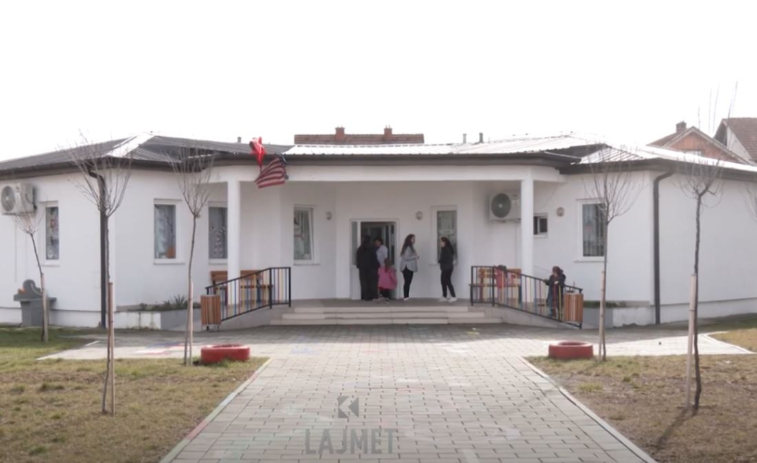 Kopshti në Greme të Ferizajt: Edukatoret pa paga për tre muaj (VIDEO)
