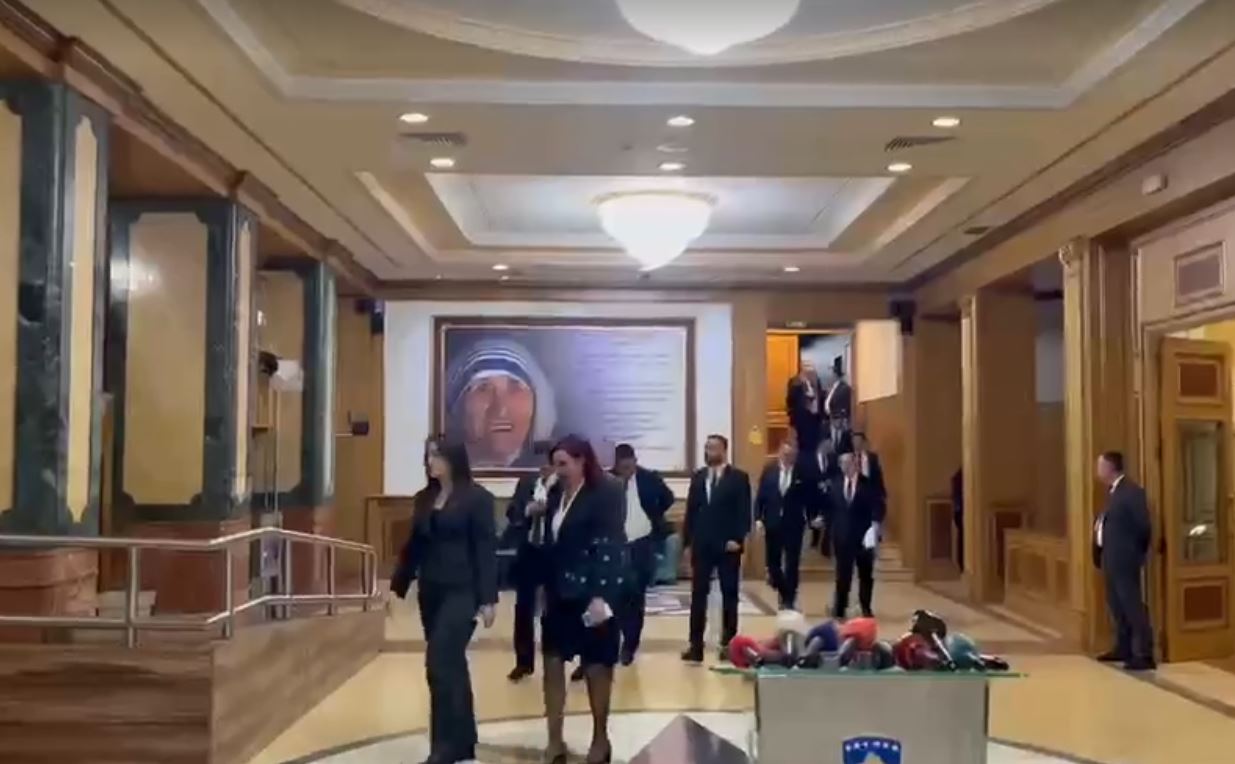 Përfundon takimi i Komisionit për verifikim të mandateve