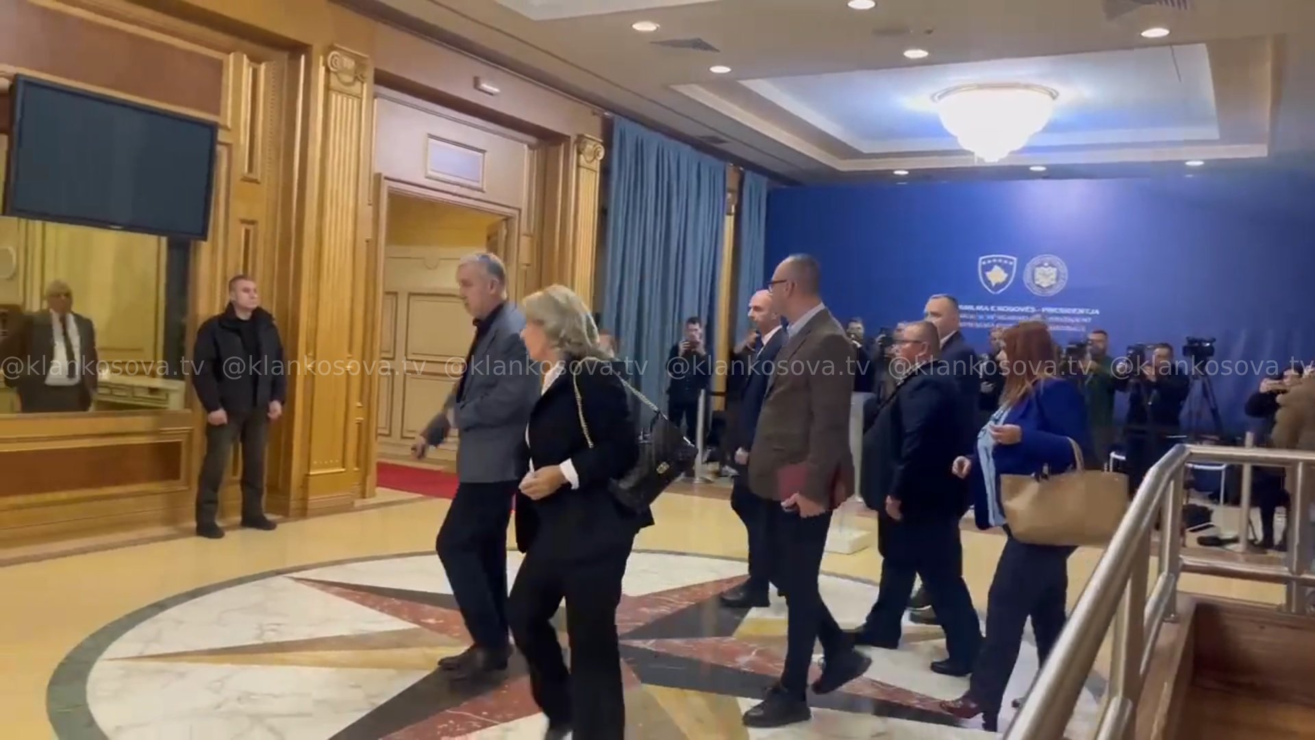 Lista Serbe largohet nga salla kur intonohet himni i Kosovës (VIDEO)