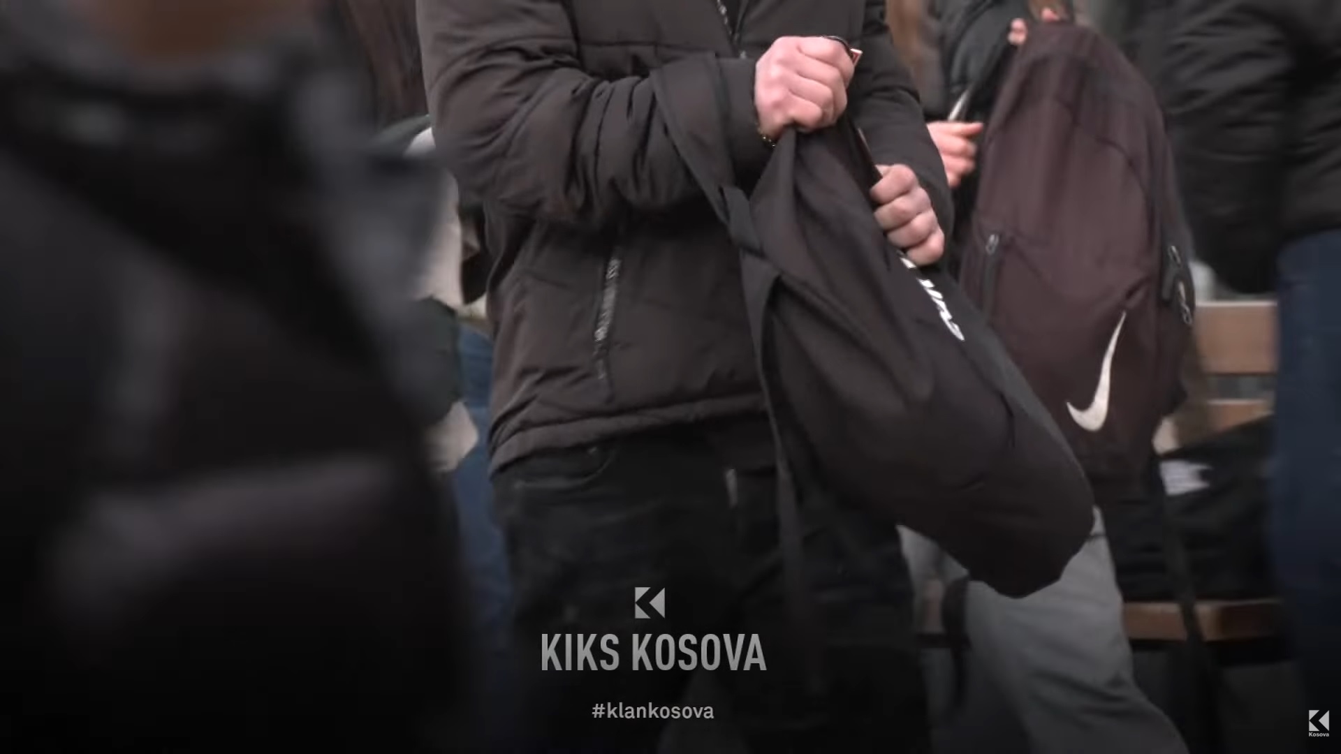 Nxënësi 15-vjeçar dyshohet se sulmoi profesorin me thikë në Ferizaj, rasti përfundon në polici (VIDEO)