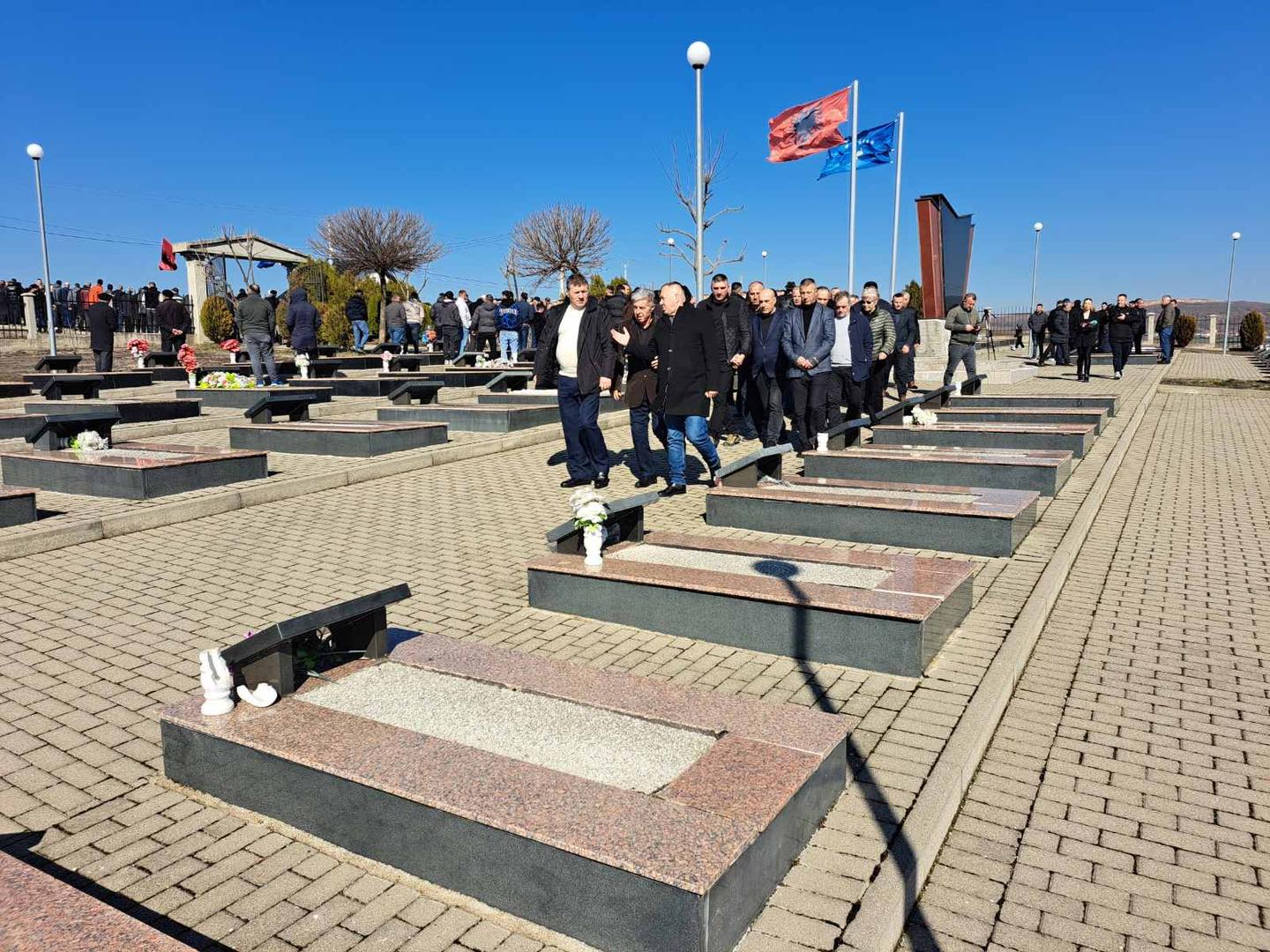 OVL-UÇK bën homazhe në 28-vjetorin e masakrave në Likoshan e Çirez
