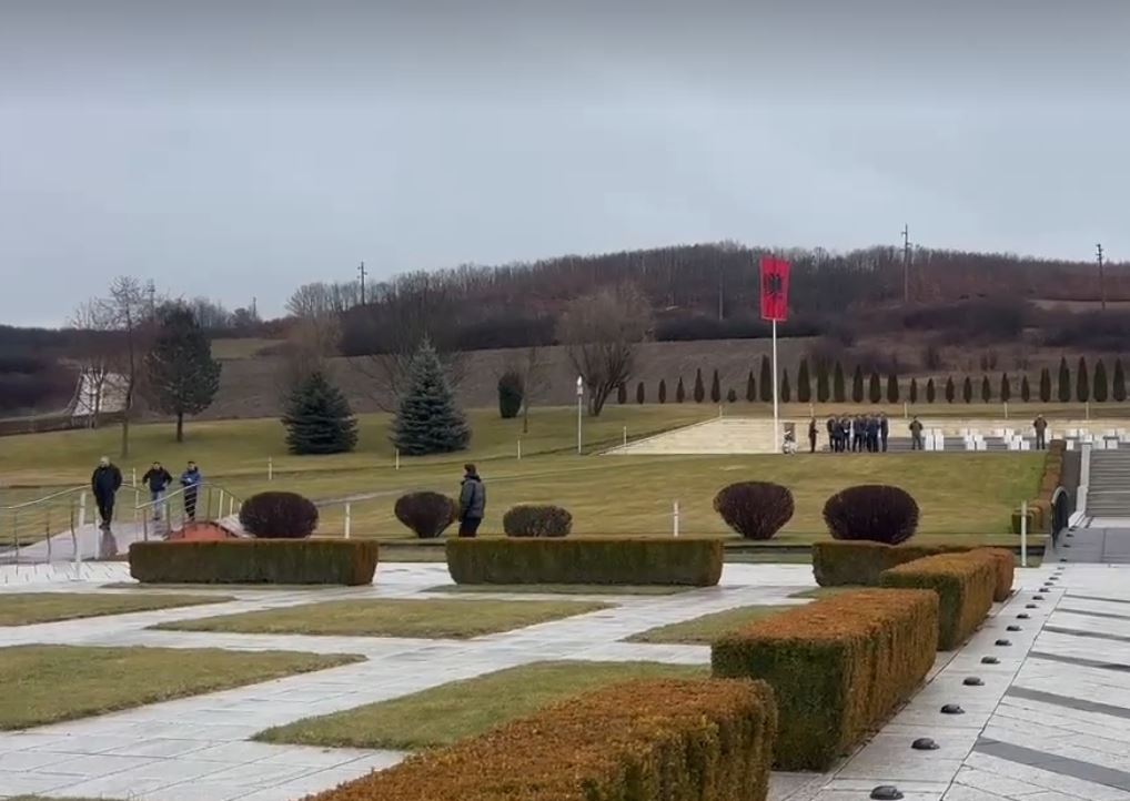 Qytetarët në Prekaz për 18 vjetorin e Pavarësisë  VIDEO 