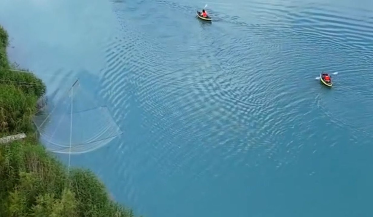Promovim i turizmit, Edi Rama ndan pamje nga lumi Vjosa (VIDEO)