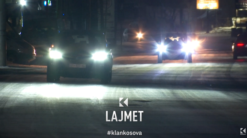 Trafiku në kryeqytet: Pak borë bllokoi “Kodrën e Trimave” (VIDEO)