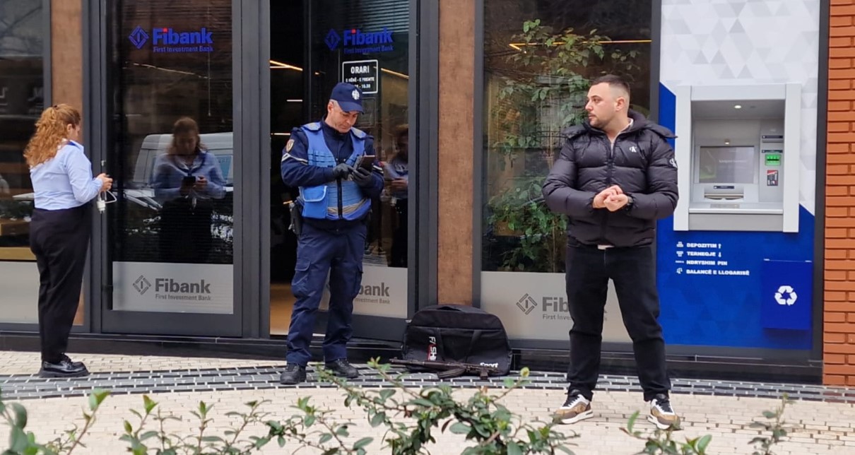 Tentohet të grabitet me armë zjarri banka në Tiranë  kapet autori