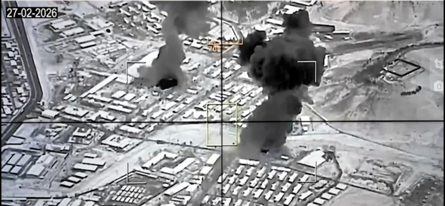 Pakistani bombardoi objektiva në qytetet afgane, ministri e quan 'luftë të hapur'