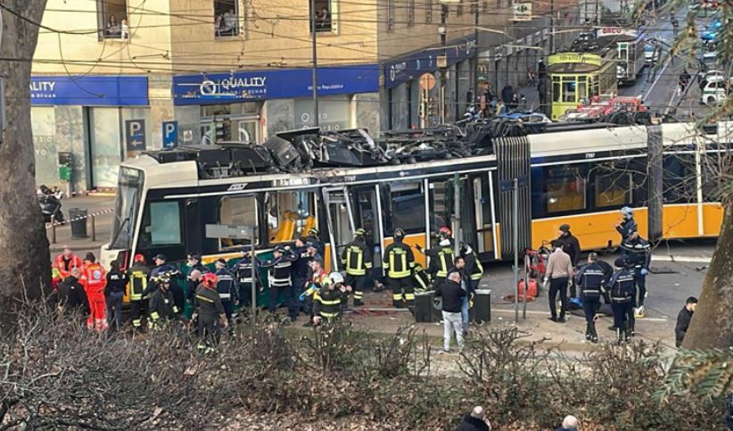 Tramvaji del nga shinat në Milano, një i vdekur dhe dhjetëra të plagosur