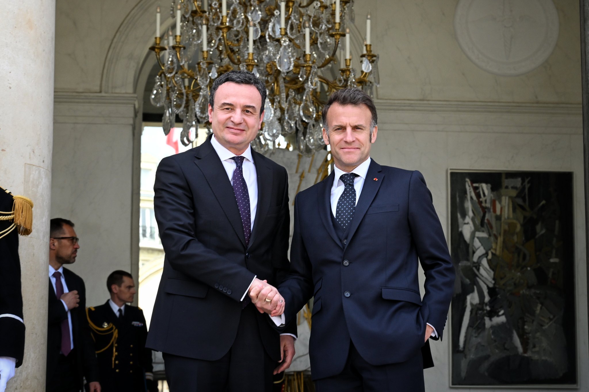 Kurti u prit nga Macroni në Paris, diskutuan për integrimin evropian dhe sigurinë e Kosovës