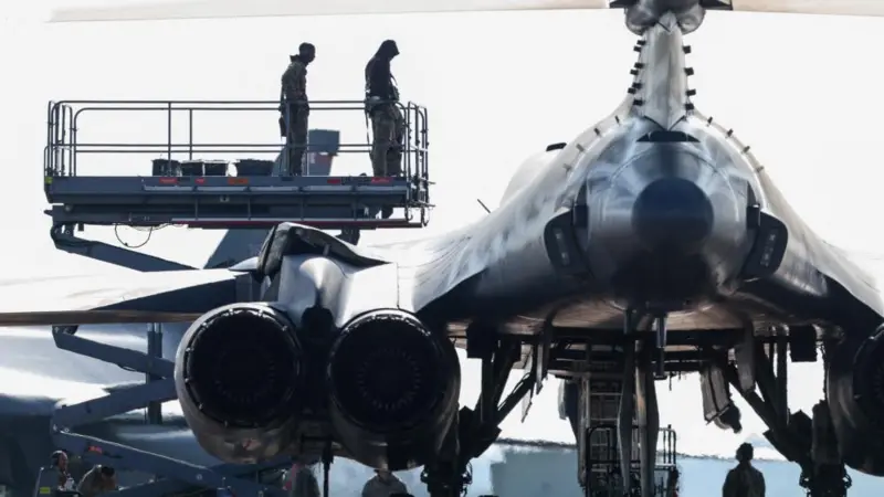 Bombarduesit amerikanë vazhdojnë të përdorin bazën RAF Fairford në Britani