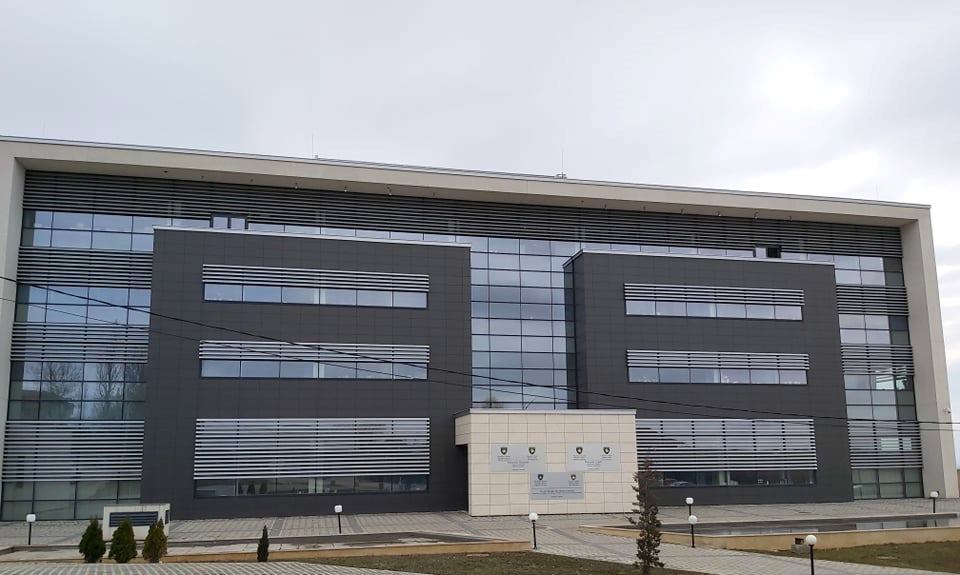 Lëshuan jashtëligjshëm ceritifikata për përdorim të armës, ngrihet aktakuzë ndaj tetë personave