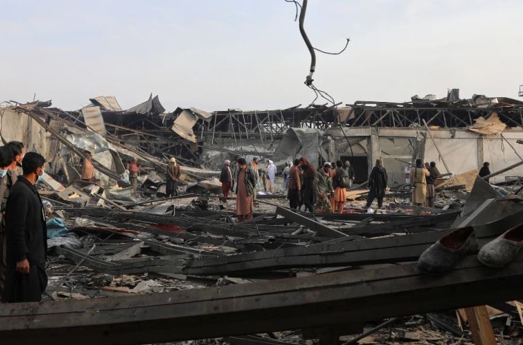 Afganistani thotë se mbi 400 persona kanë vdekur në sulmin ajror të Pakistanit