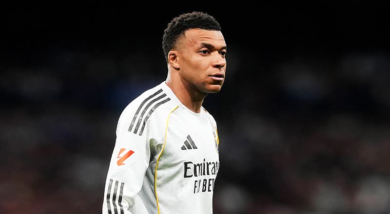 Pretendohet se stafi mjekësor i Real Madridit ekzaminoi gjurin e gabuar të Mbappes