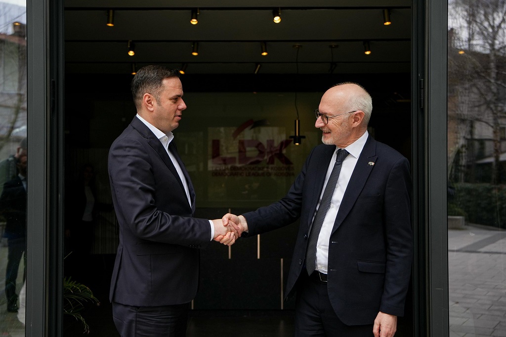 Çështja e presidentit në fokus të takimit të Abdixhikut me ambasadorin francez