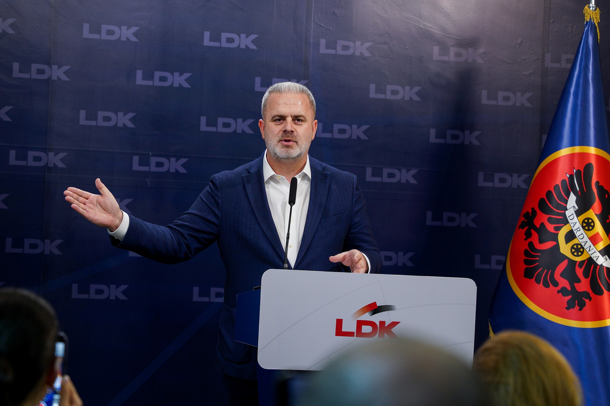Azemi i LDK-së i kundërpërgjigjet Bajqinovcit të VV-së: Pse Mefaili po e mbron hajninë?