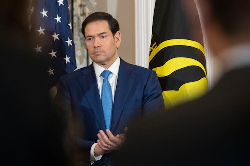 Rubio: Irani po 'përpiqet ta mbajë peng botën' me sulme ajrore