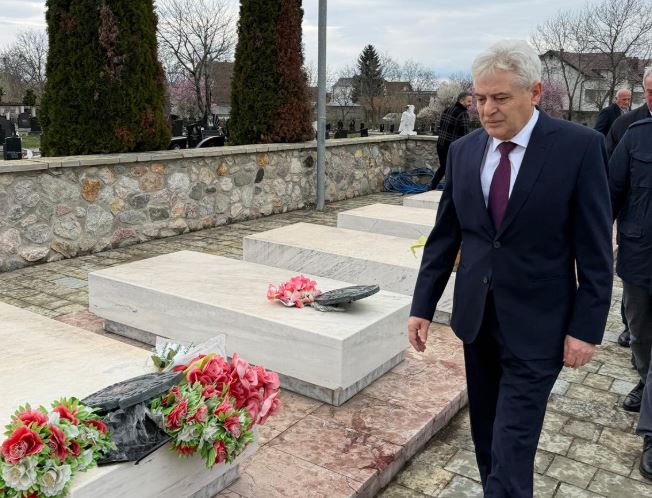 Ali Ahmeti nderon dëshmorët e Prilepit të Deçanit në përvjetorin e Epopesë së Dukagjinit