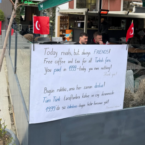 Kafe falas për tifozët turq, restoranti në Prishtinë me gjest simbolik: Borxhin e keni larë në 1999