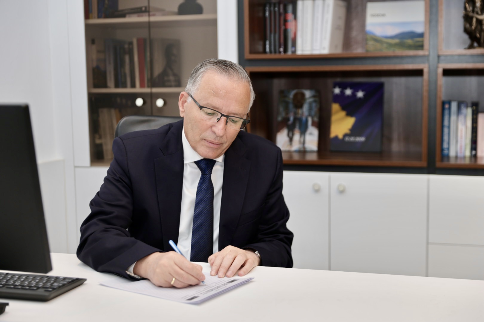 Hamza nënshkruan peticionin kombëtar në mbështetje të ish-krerëve të UÇK-së