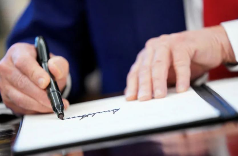 Firma e Trumpit do të shfaqet për herë të parë në monedhën amerikane