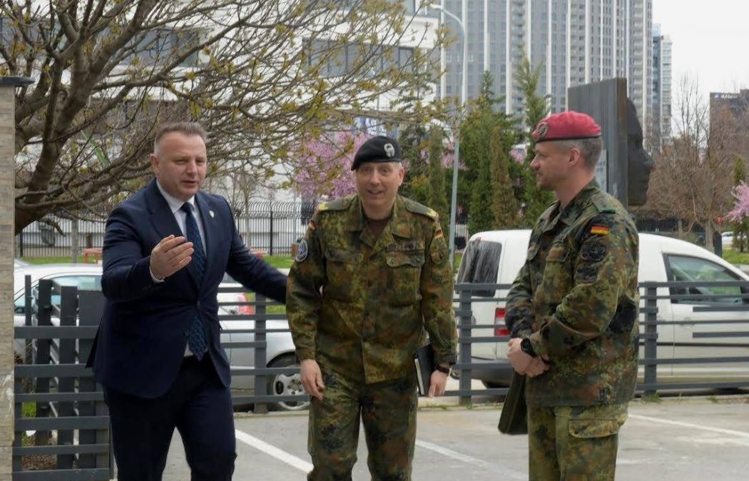 Zemaj pret në takim lamtumirës zyrtarin e lartë të NATO-s