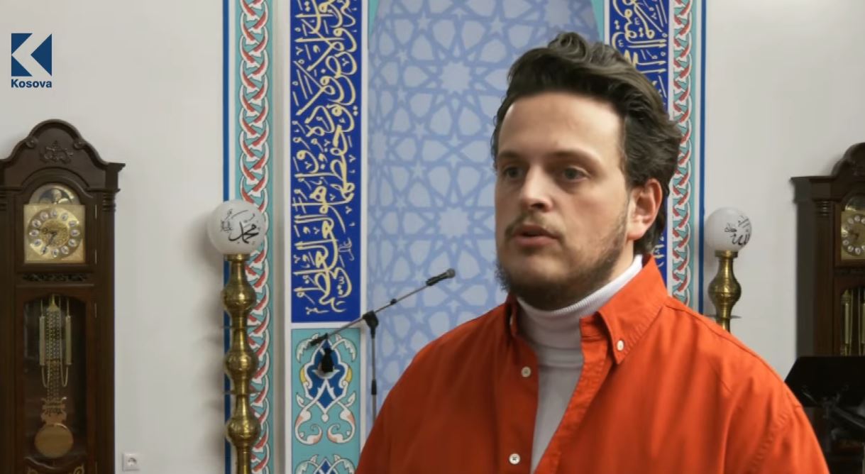 Egzon Ibrahimi vjen me ilahi të reja nga Xhamia "Haxhi Ibrahim Devolli" (VIDEO)