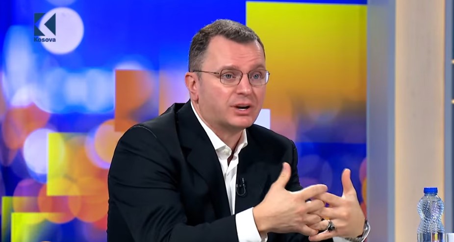 Bajra: Kina e Irani nga Ngushtica e Hormuzit kanë dërguar armë në Rusi (VIDEO)