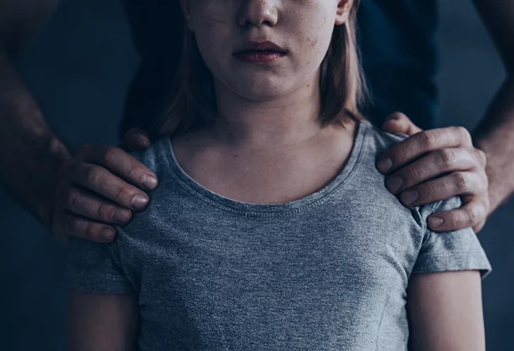 Babai dyshohet se sulmoi seksualisht vajzën e tij në Gjakovë, prokuroria jep detaje
