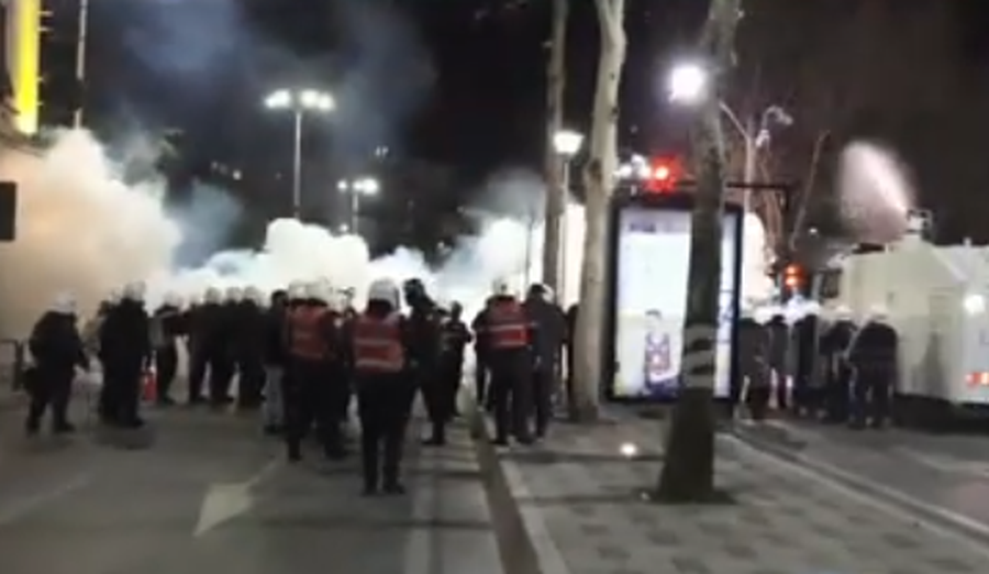 Protesta e opozitës në Tiranë, lëndohen pesë zyrtarë policorë