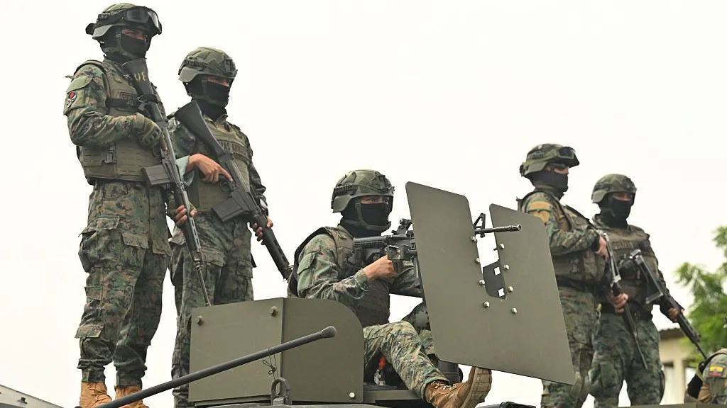 75 mijë ushtarë dhe policë ekuadorian në krye të detyrës për të luftuar bandat e drogës