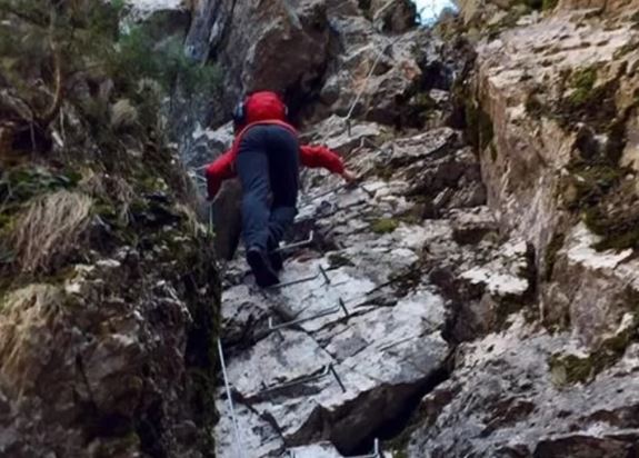 Qytetari lëndohet pasi rrëshqiti në “Shtegun e Mushkave” (VIDEO)