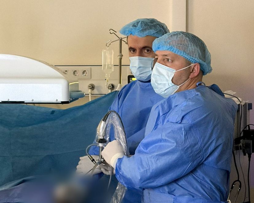Realizohet për herë të parë në QKUK intervenimi për trajtimin e gurëve të mëdhenj në veshka