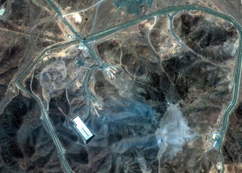 Izraeli thotë se ka sulmuar centralin bërthamor iranian