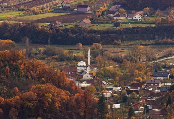Vidhet simboli i fshatit Çabër në veri të Mitrovicës (VIDEO)