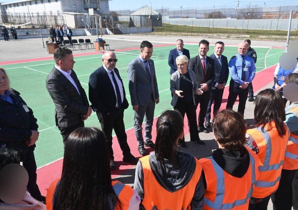 Sa më të zbrazëta burgjet, aq më i fortë shteti” - Gërvalla viziton Qendrën Korrektuese të Femrave në Lipjan