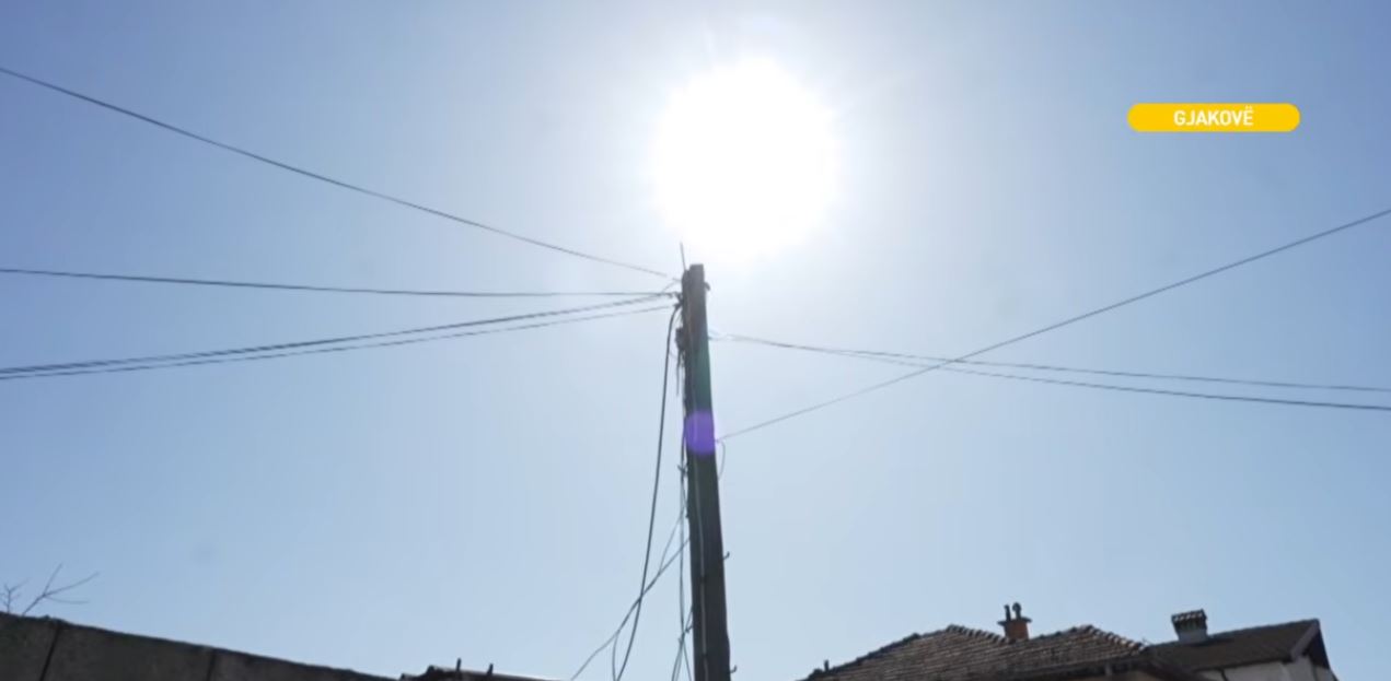 Lagjja “Dardania” në Gjakovë pa ndriçim, ankohen banorët (VIDEO)