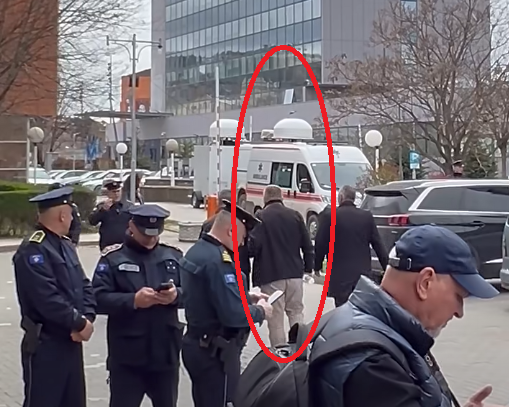 Përkeqësohet gjendja shëndetësore e Hysni Gucatit, largohet ma ambulancë nga protesta