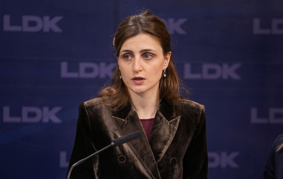 Ende s’ka ftesë për seancë, Ymeri: Qytetarët e paguajnë gjithë këtë teatër