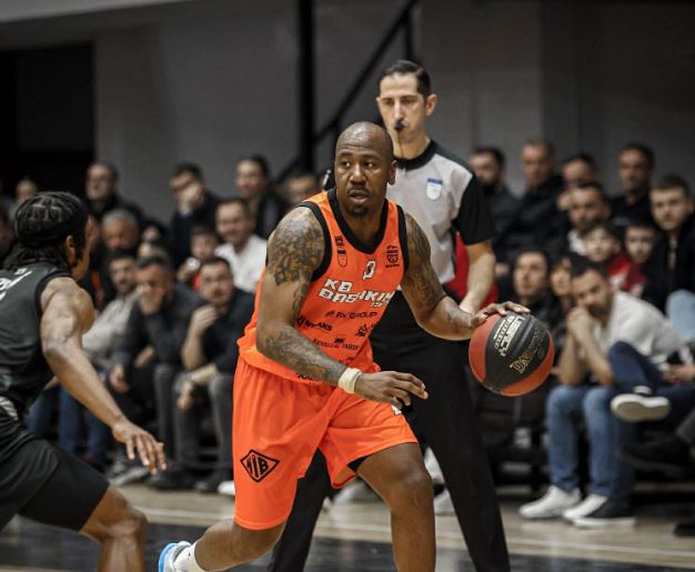 KB Bashkimi ndan rrugët me Malcolm Armstead