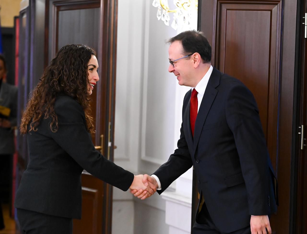 Osmani takon Angilin, e falënderon Erdoganin për forcimin e kapaciteteve të FSK-së